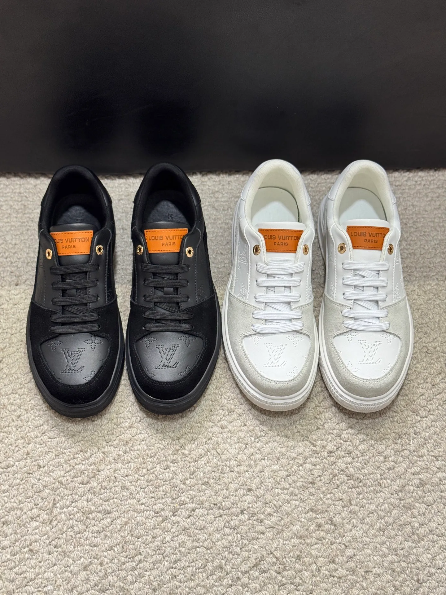 Men's shoes 💰400 [New model] 🌂🌂Top original order - Louis Vuitton®️ Trendy and fashionable yet low-key men's casual shoes, LV cowhide embossed upper, comfortable and breathable, mesh lining, original rubber outsole, 2 colors available ~ a must-have for stylish men. Size: 38-44 (45 customized